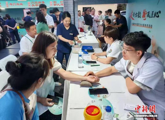 门徒平台官方:岐黄古韵邂逅历史名街:长春中医药文化集市“破圈”