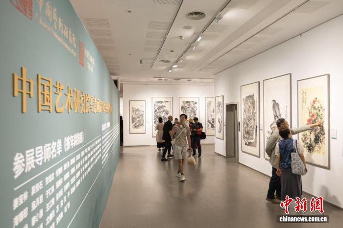 腾讯分分彩：中国艺术研究院写意画院2025级结业作品展亮相炎黄艺术馆